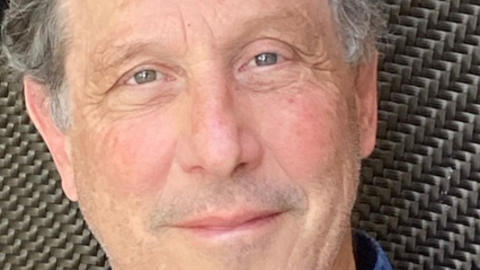 Headshot of Professor Steven Kivelson